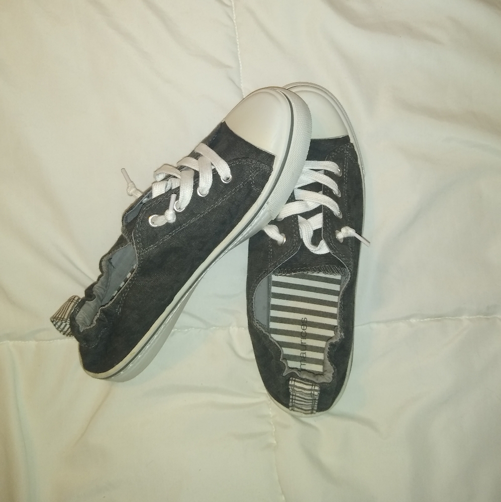 Woman's shoes